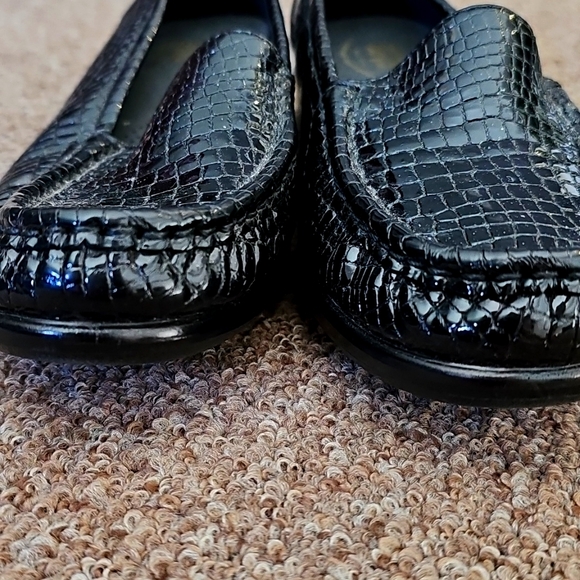 Flat Shoes - Picture 7 of 16